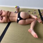 Portret model bondage cu funii – stil Shibari.