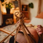 Bust feminin legat – stil Kinbaku.